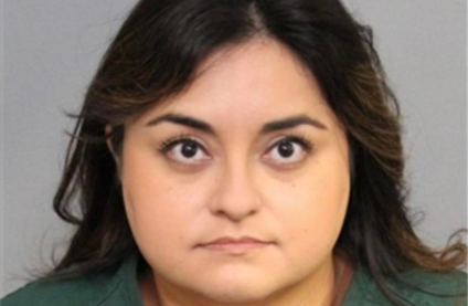 Maestra de secundaria arrestada por tener relaciones con alumno